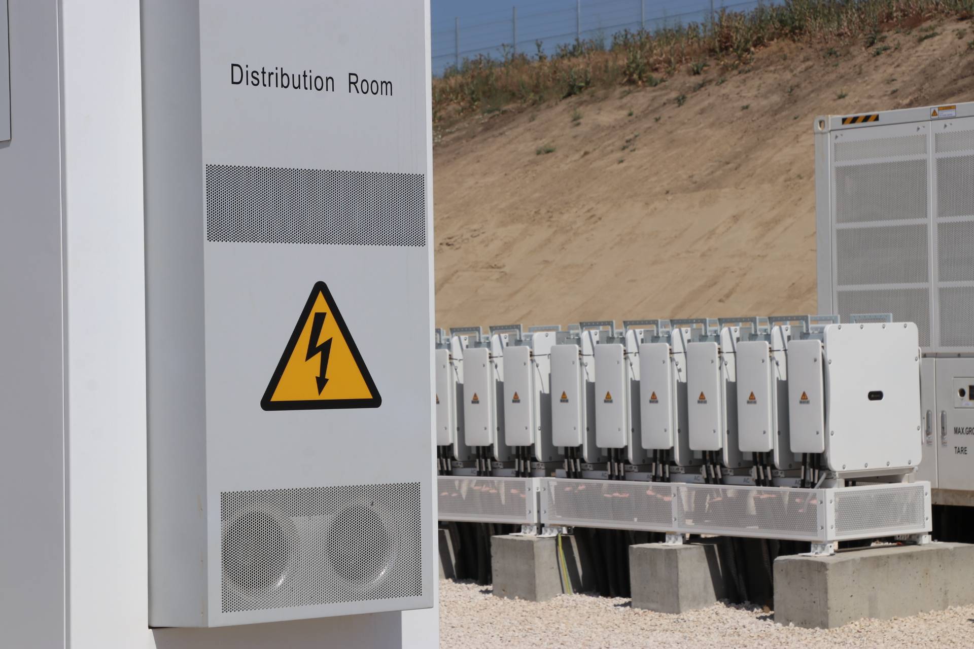 Соларен парк, ВЕИ, батерии 